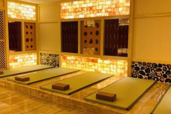 重庆桑拿女孩：汗水中的青春与坚韧